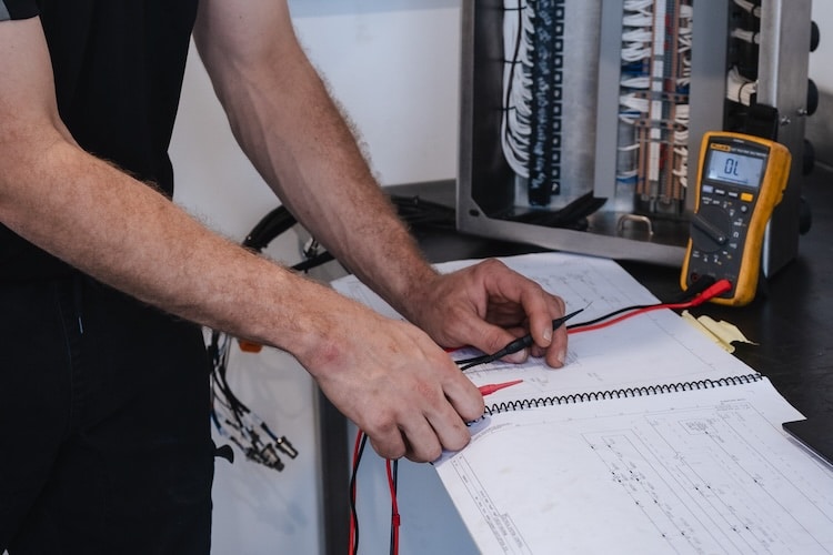 Auto electrician reviewing an auto diagnostic check